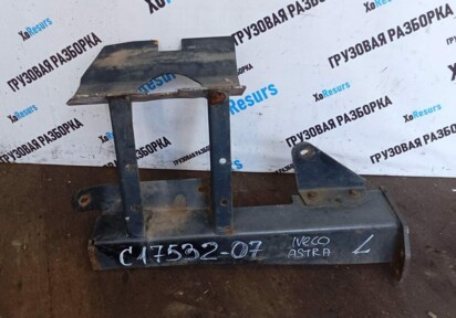 Кронштейн переднего крыла левый верхний - Iveco Astra 6x6 (Astra) - c17532-07